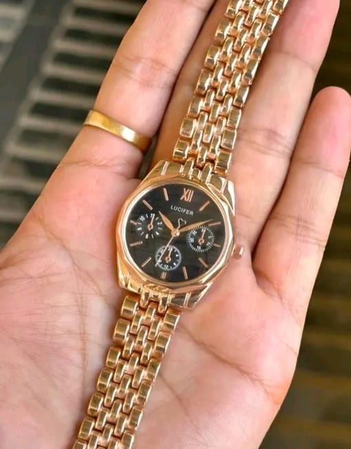 Women's Rose gold wrist watch - Image 2